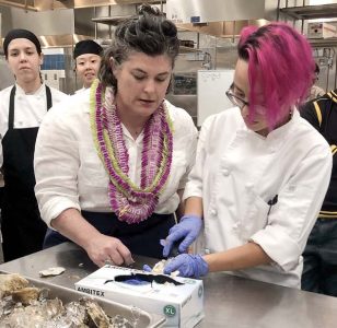 Award-winning chef teaches UH-MC students